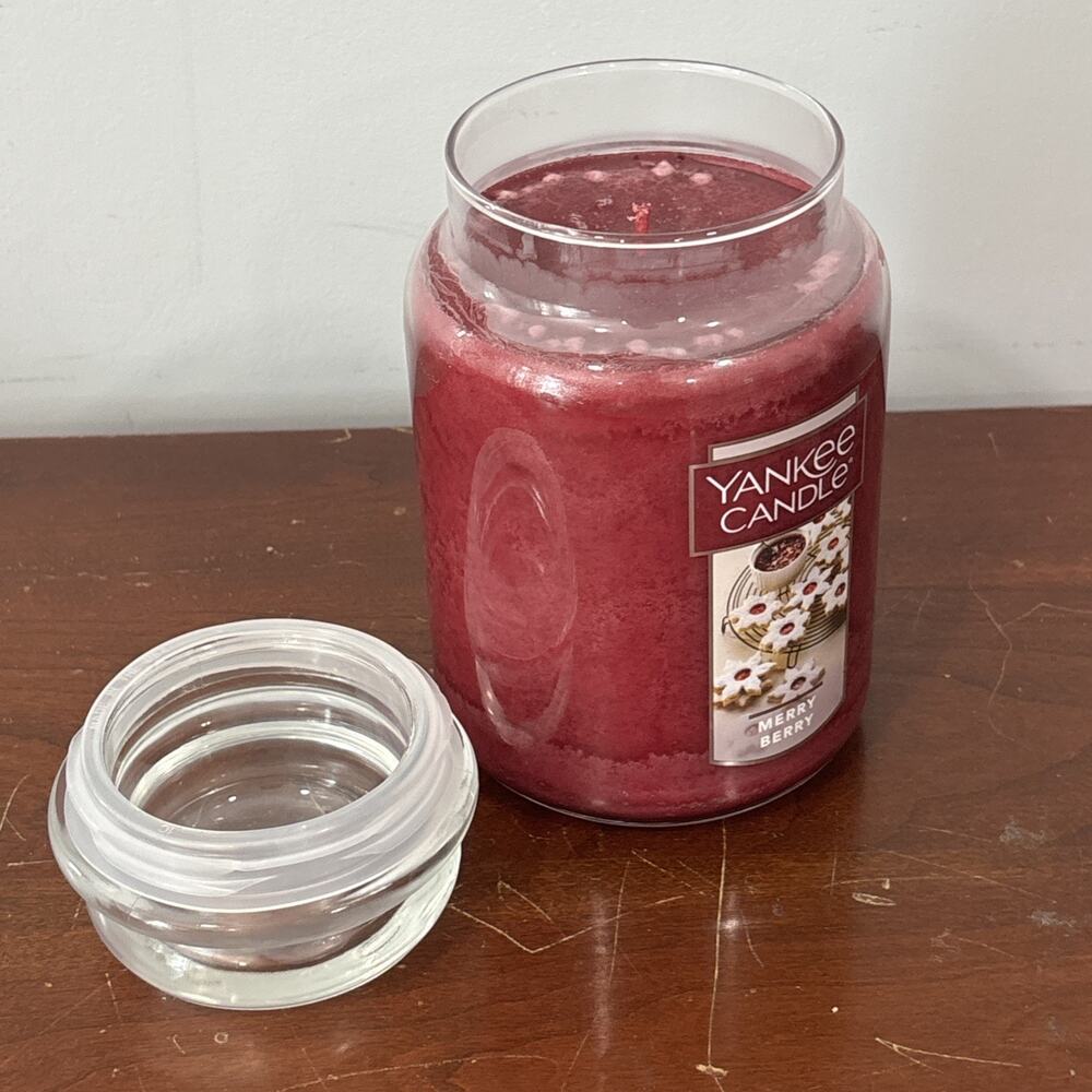 Yankee Candle Merry Berry Large Jar Candle 22 Oz - Picture 5 of 5
